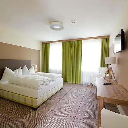 Landgasthof Zum Goldenen Hirschen Hotel *